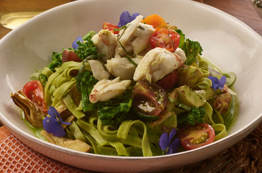 Spinach Fettuccine with Crab, Tomatoes, and Green Sauce